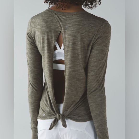 lululemon athletica Tops - LULULEMON beat the heat long sleeve heathered fatigue green size 4
